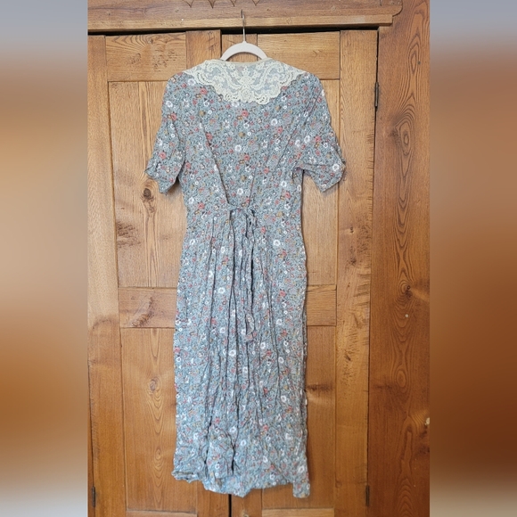 Marks & Spencer Blue Floral Midi Dress with Cream Lace Collar - Picture 3 of 8